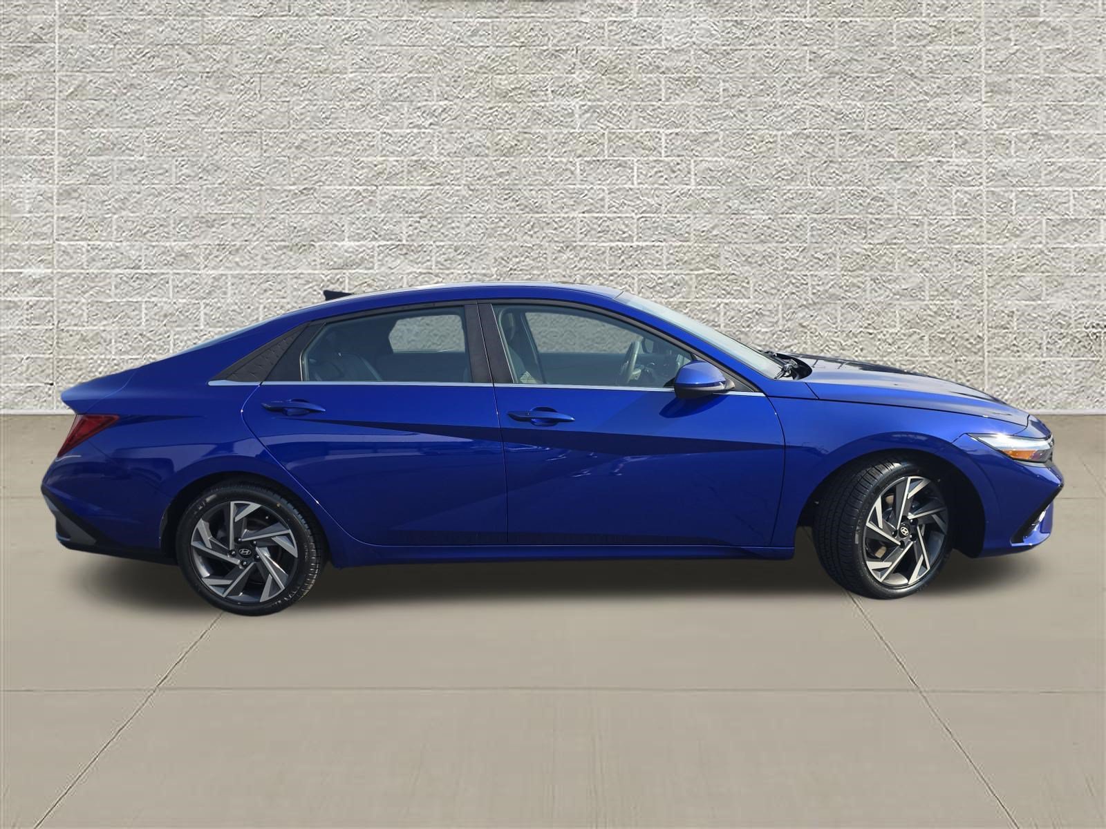 Used 2024 Hyundai Elantra SEL w/ Convenience Package FWD image 8