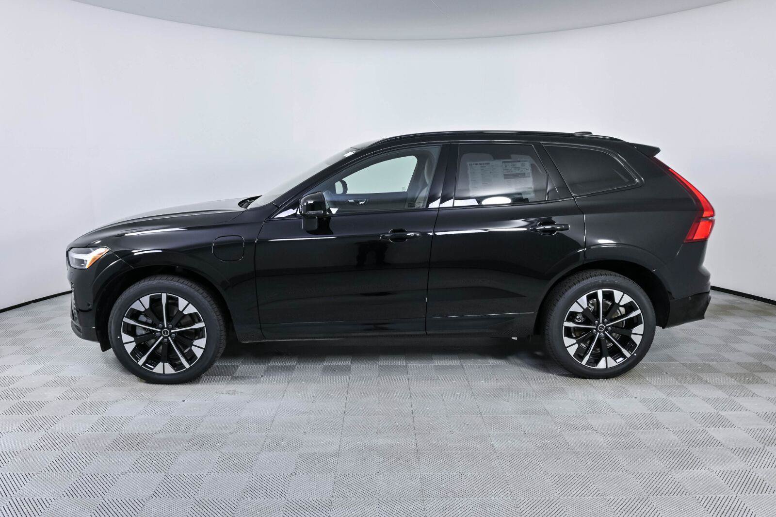 New 2026 Volvo XC60 T8 Plus w/ Protection Package Premier AWD/4WD image 2