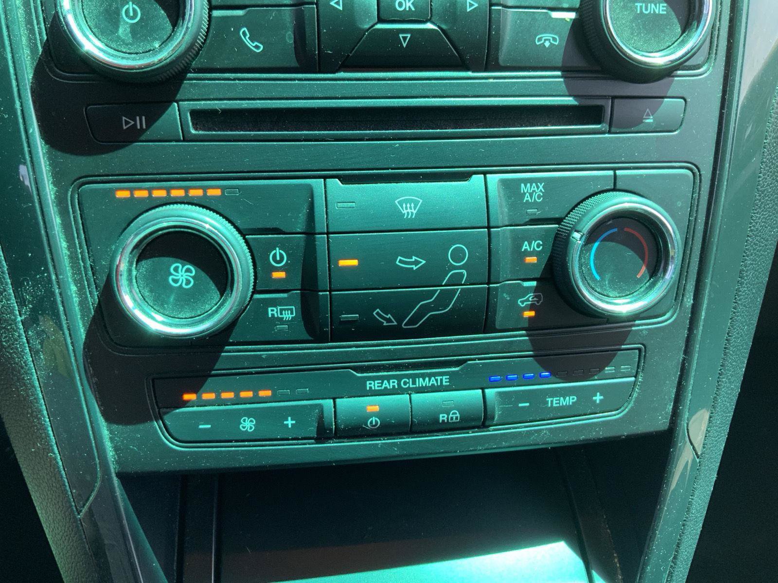 Used 2017 Ford Explorer XLT FWD image 38