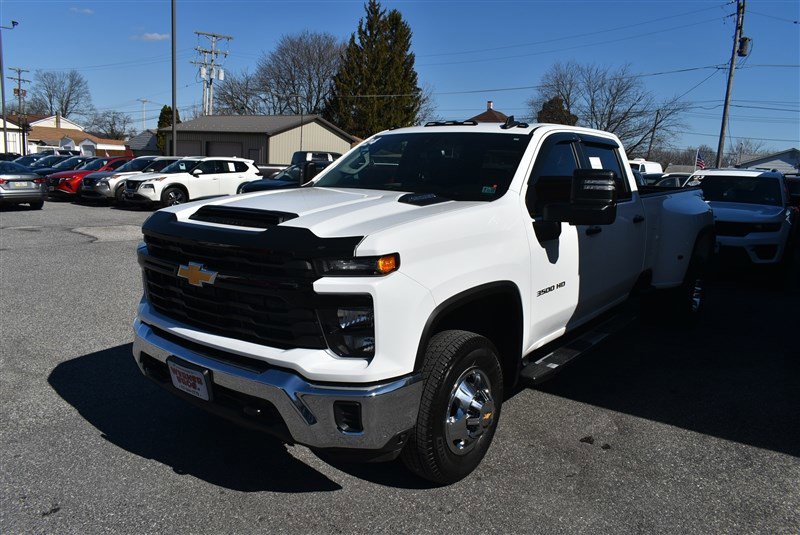 Used 2024 Chevrolet Silverado 3500 W/T image 9