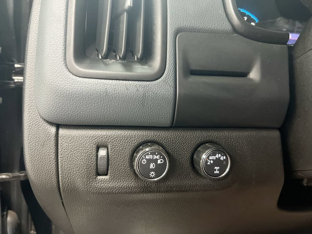 Used 2021 Chevrolet Colorado Z71 AWD/4WD image 18