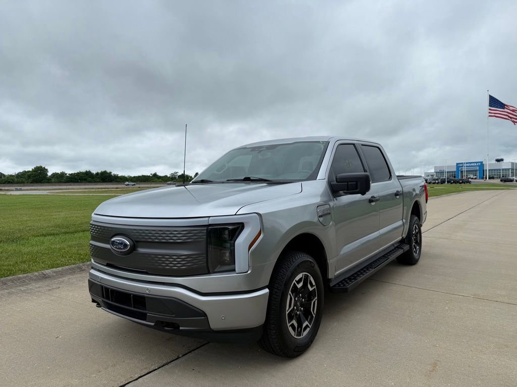 Used 2023 Ford F150 Lightning XLT AWD/4WD image 8