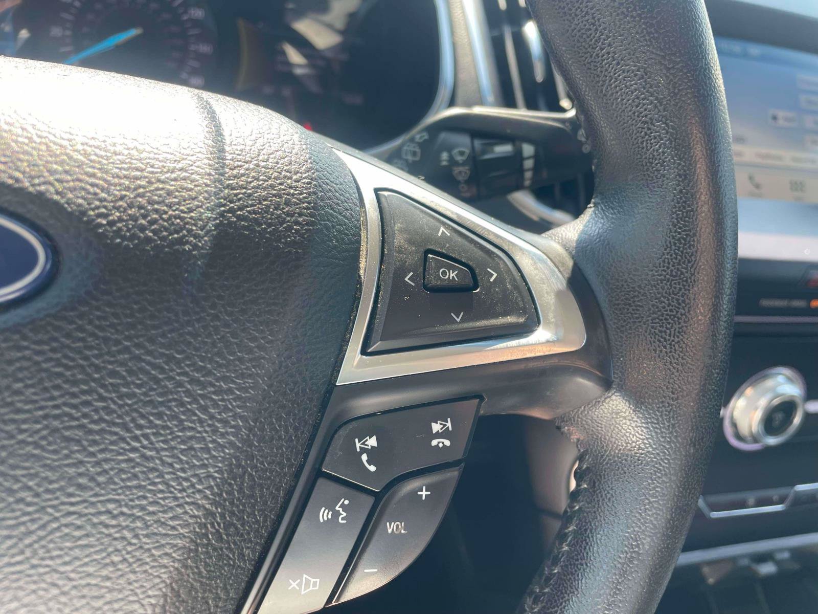 Used 2019 Ford Edge Titanium FWD image 19