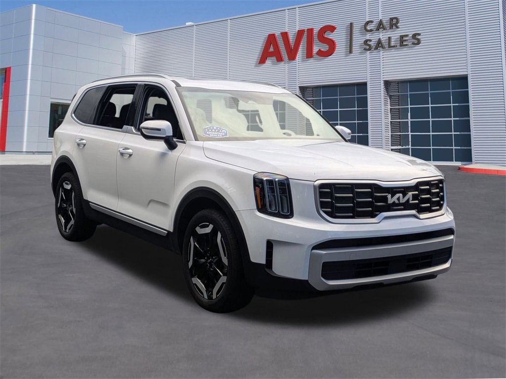 Used 2025 Kia Telluride S image 3
