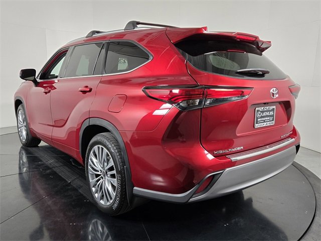 Used 2023 Toyota Highlander Platinum image 4