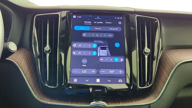 Certified 2023 Volvo XC60 T8 Plus AWD/4WD image 22