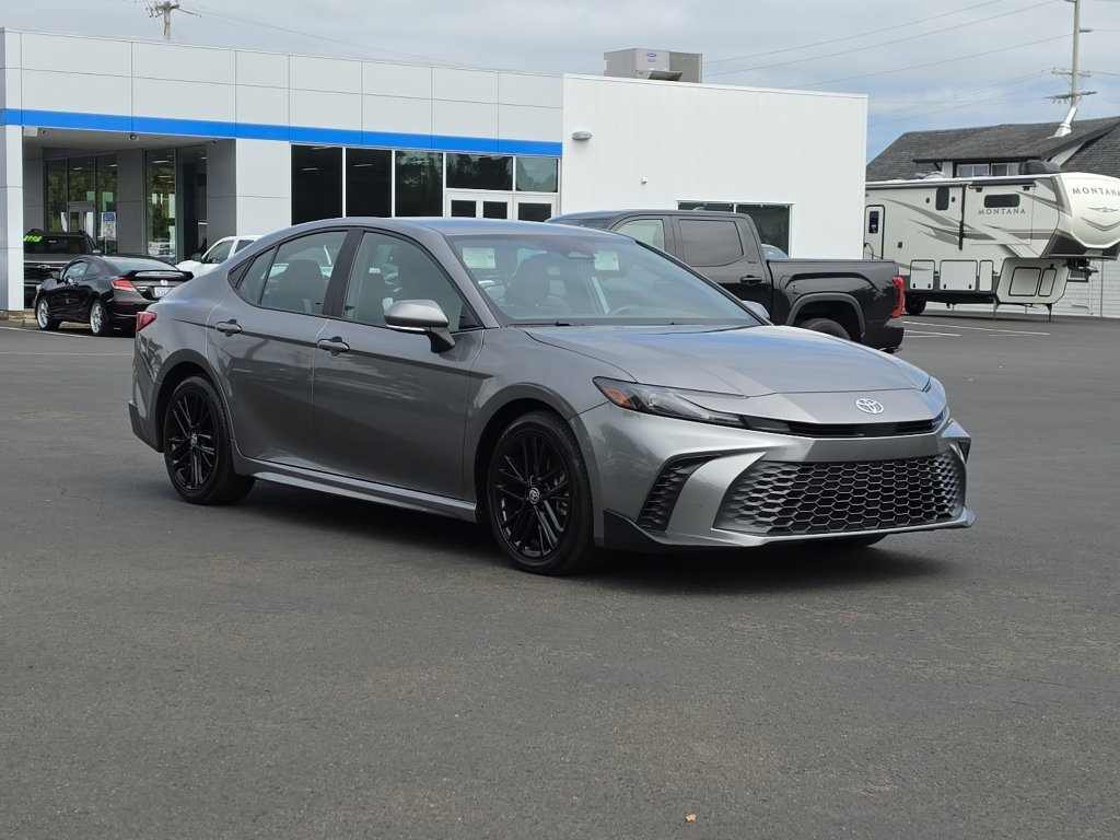 Used 2025 Toyota Camry SE FWD image 2