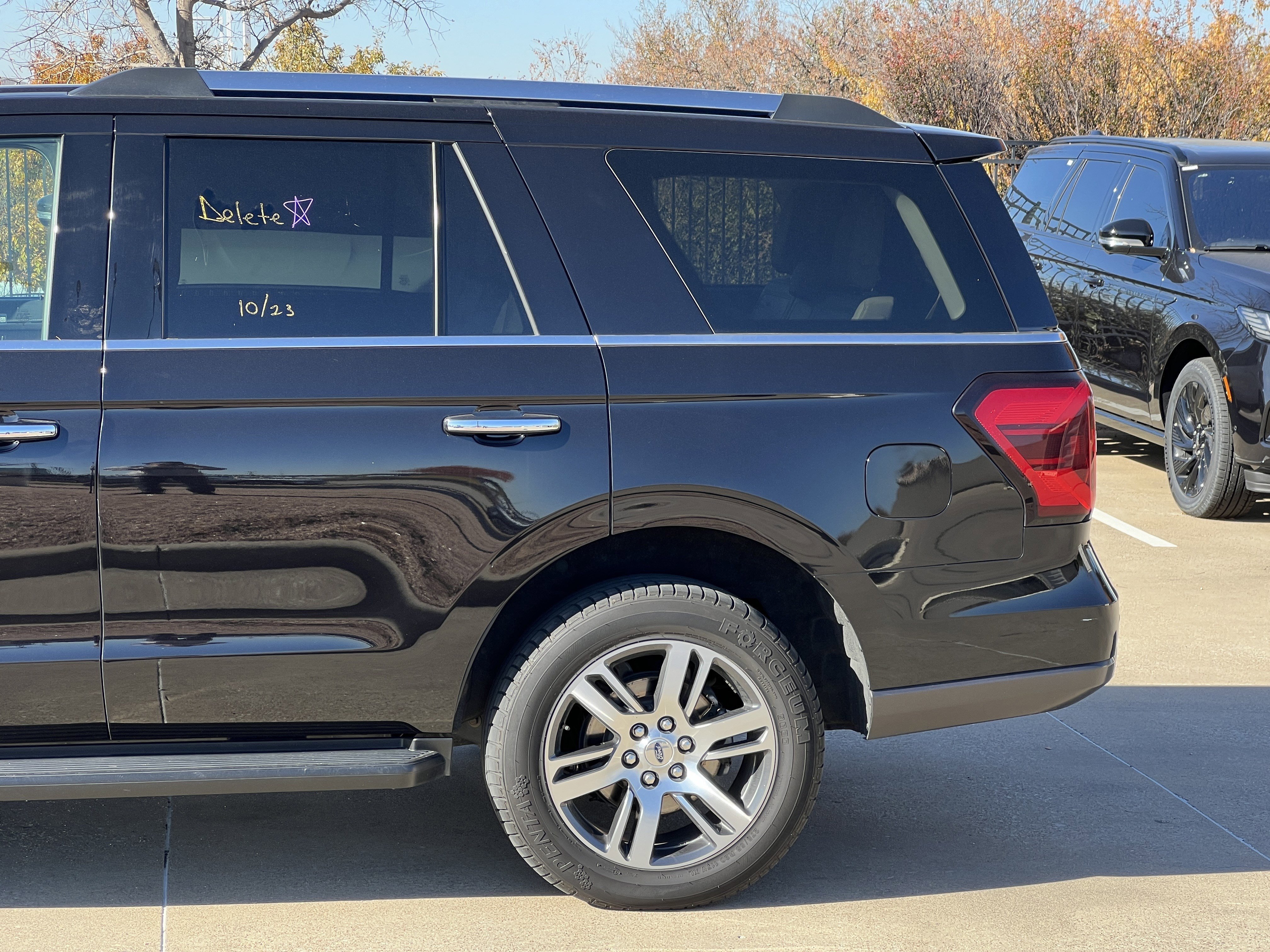 Used 2024 Ford Expedition Limited image 5