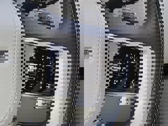 Used 2025 Land Rover Range Rover Long Wheelbase Autobiography image 15