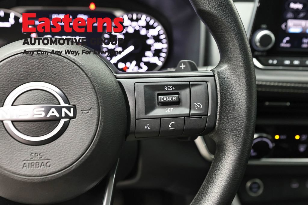Used 2023 Nissan Rogue S AWD/4WD image 16