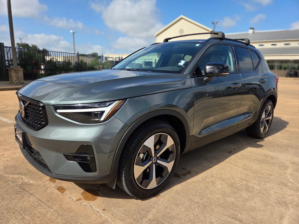 Used 2026 Volvo XC40 B5 Plus w/ Protection Package Premier AWD/4WD image 1