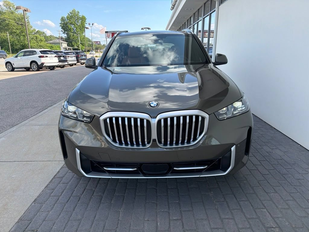 New 2026 BMW X5 xDrive40i w/ Premium Package AWD/4WD image 2