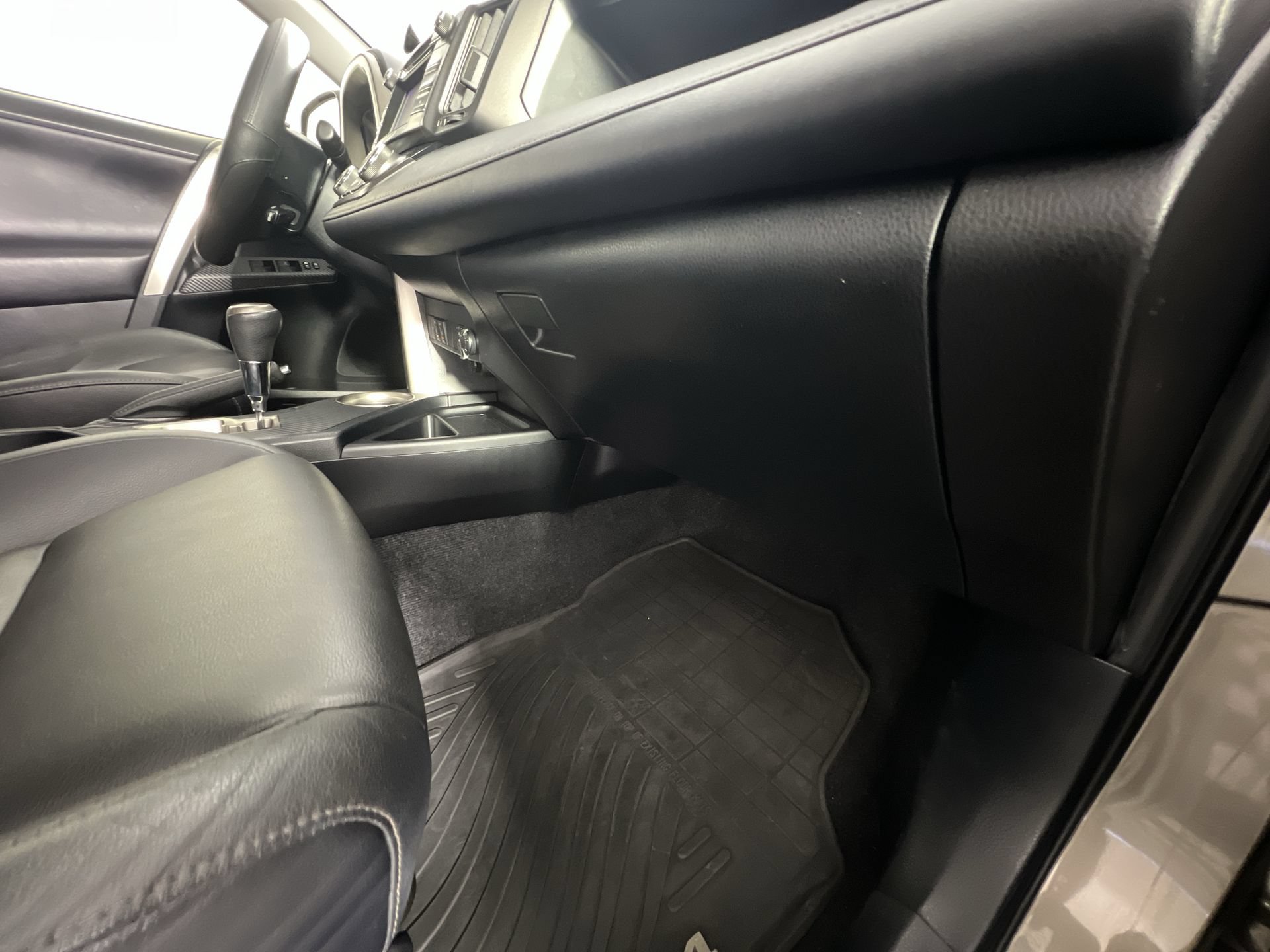 Used 2013 Toyota RAV4 Limited AWD/4WD image 35