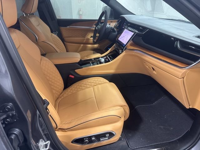 Used 2025 Jeep Grand Cherokee Summit image 24