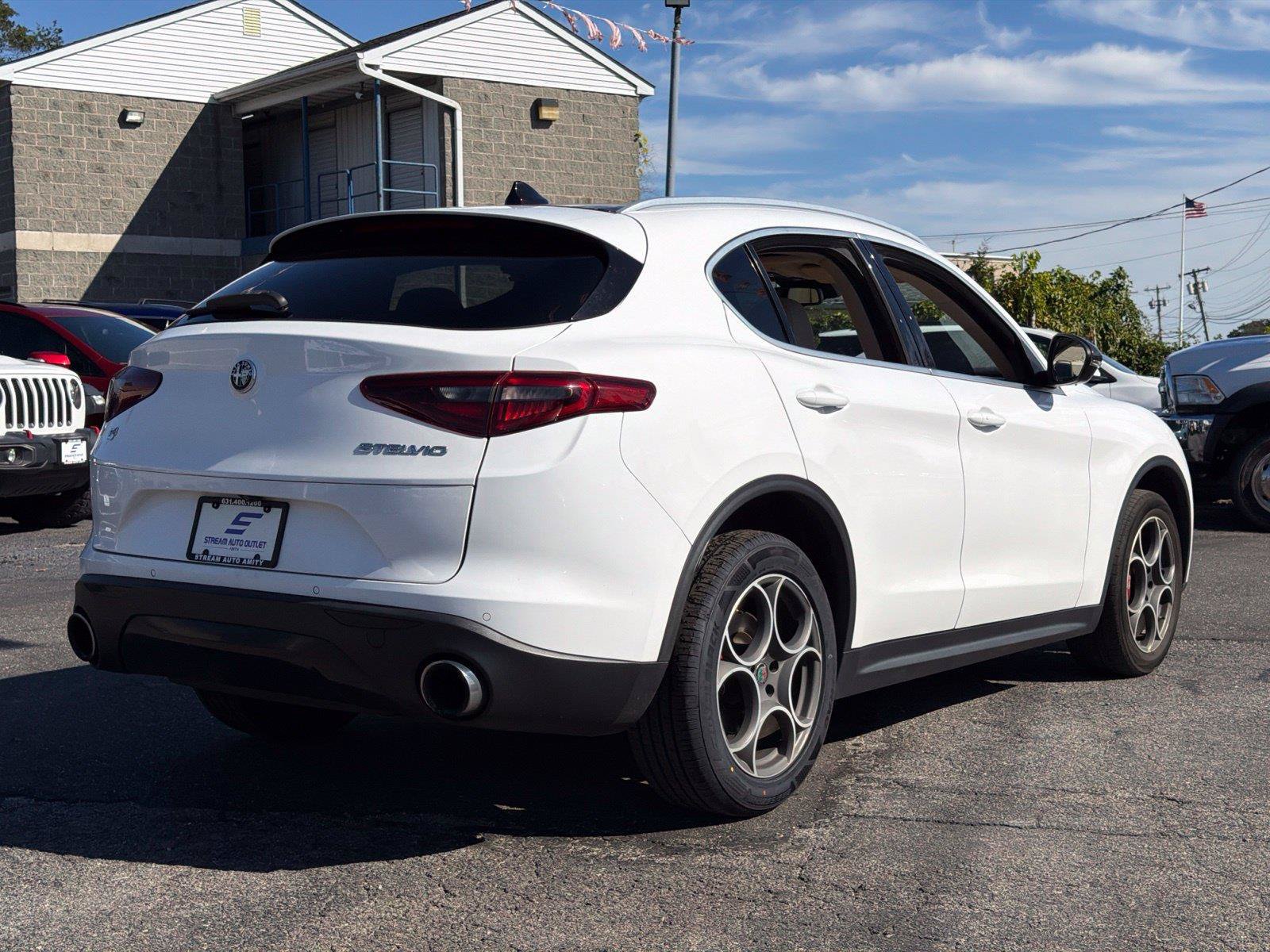 Used 2019 Alfa Romeo Stelvio Ti Lusso w/ Quick Order Package 22X Lusso AWD/4WD image 8