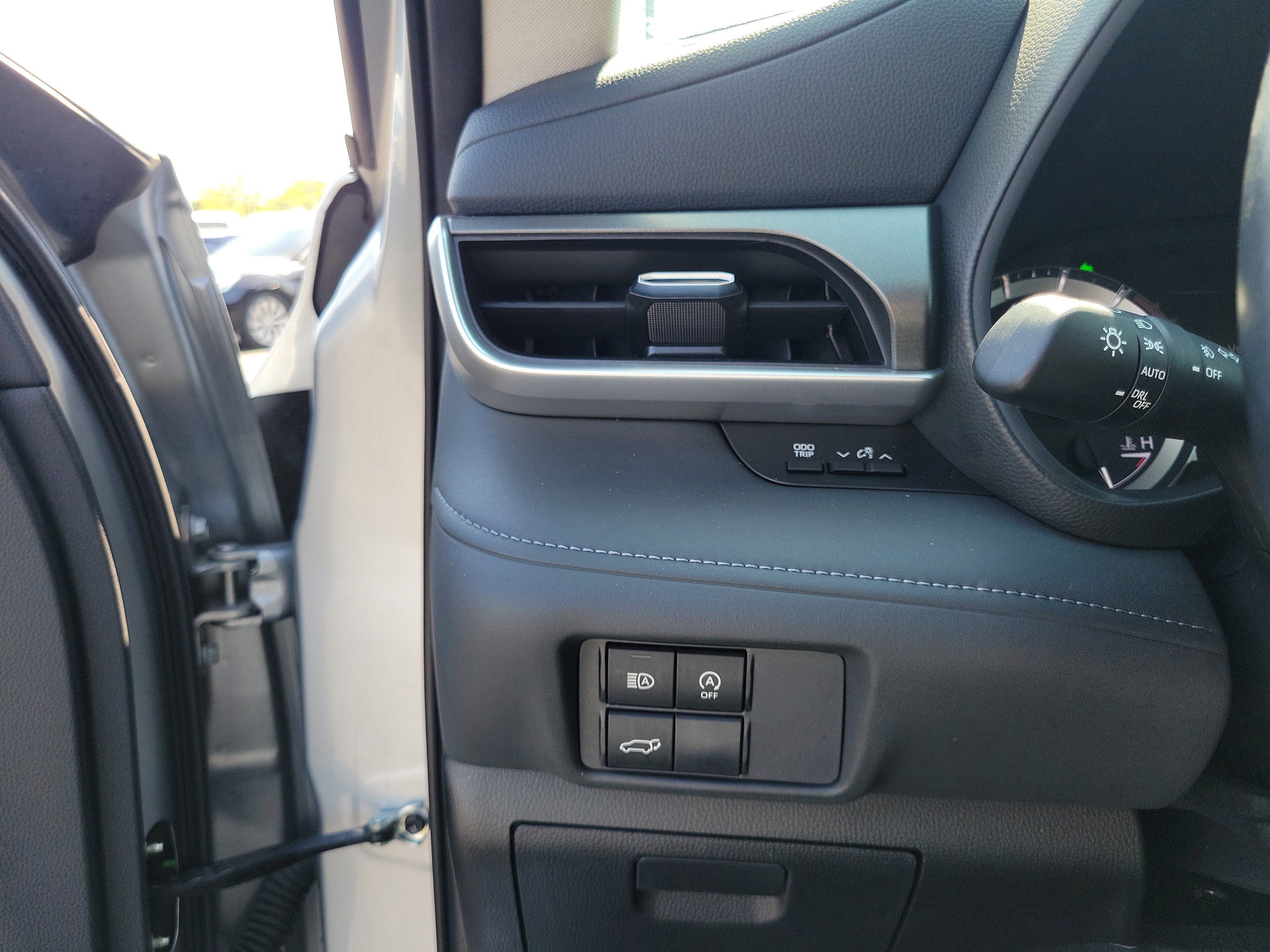 Used 2024 Toyota Highlander LE image 20