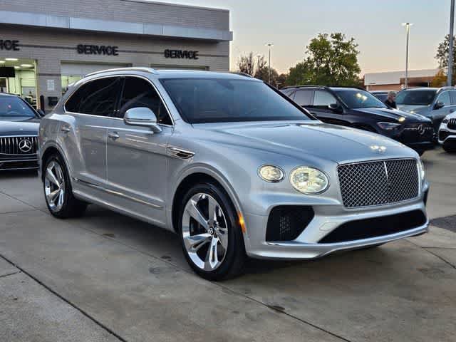 Used 2023 Bentley Bentayga Plug-In Hybrid AWD/4WD video 2