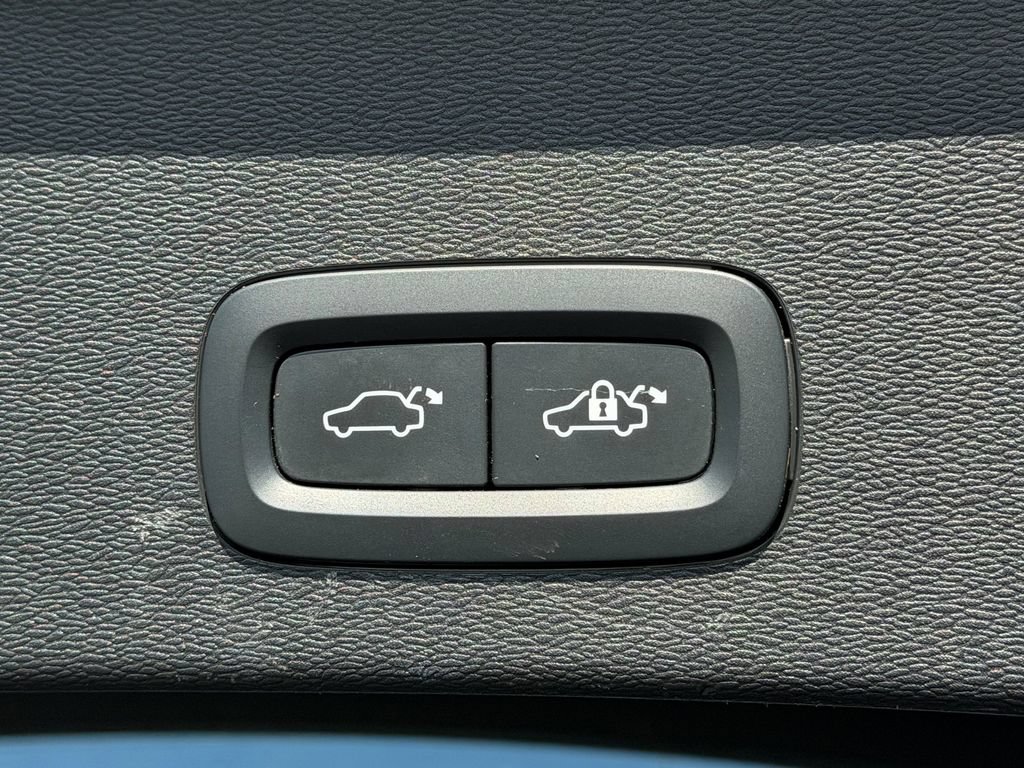 Certified 2023 Volvo C40 P8 Recharge Ultimate AWD/4WD image 15
