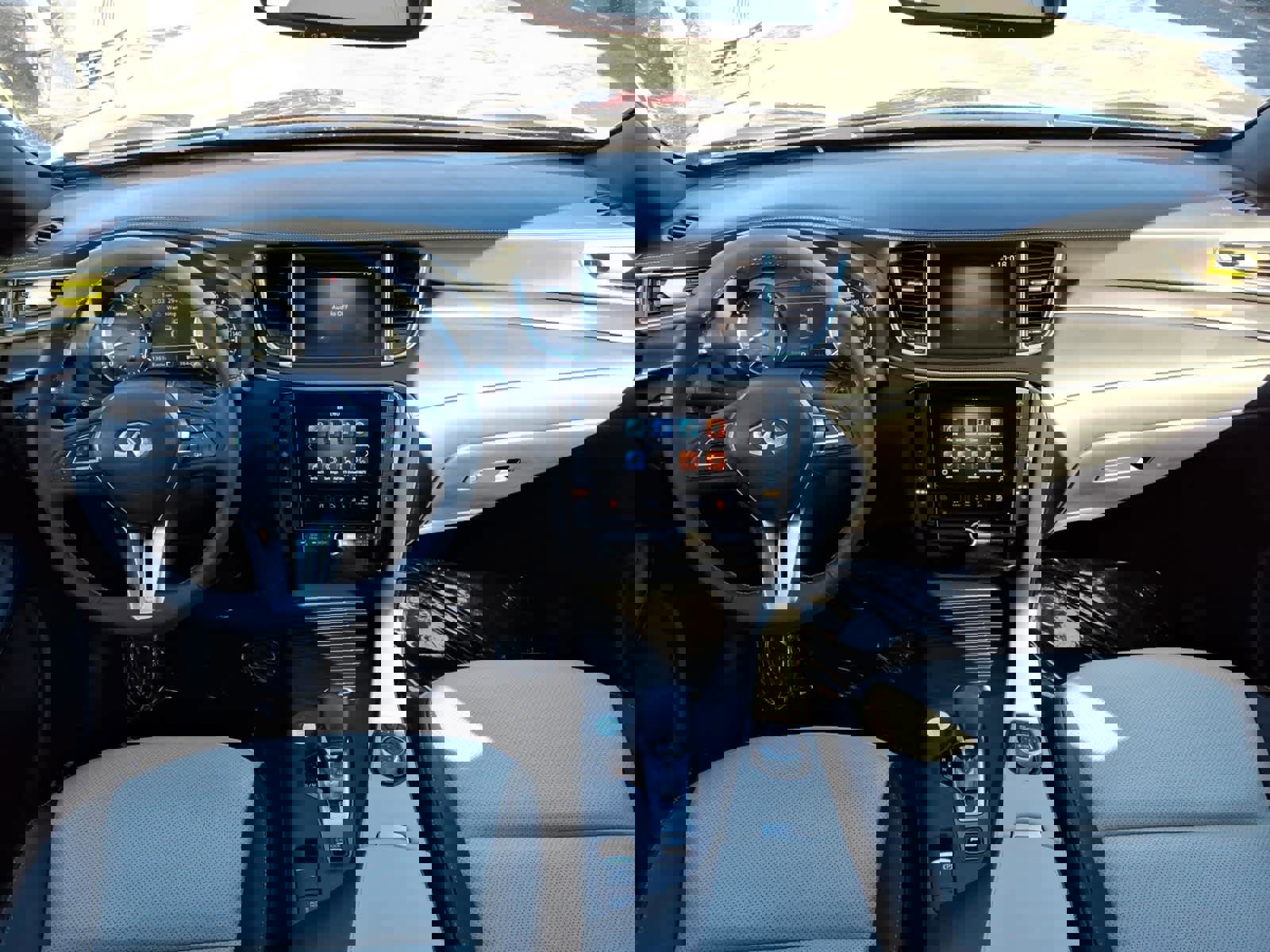 Certified 2023 INFINITI QX55 Luxe w/ Cargo Package image 15