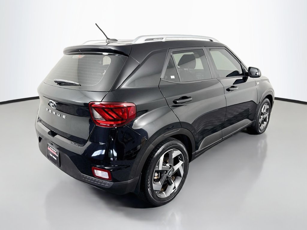 Used 2023 Hyundai Venue SEL FWD image 5