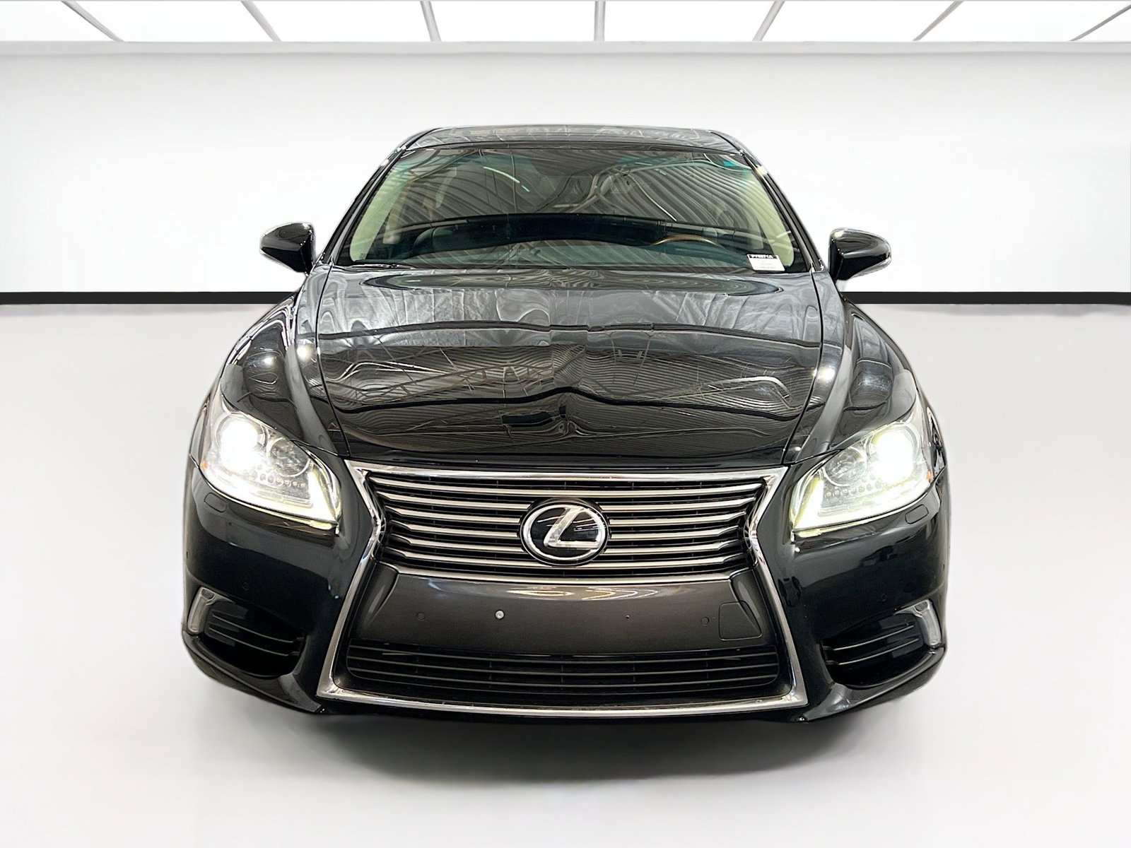 Used 2016 Lexus LS 460 w/ Comfort Package image 2