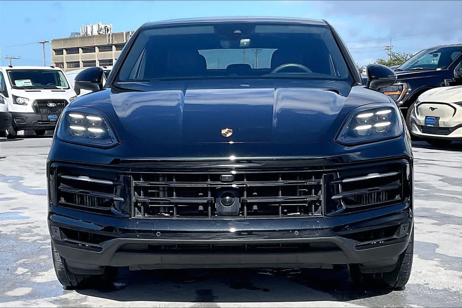 Used 2025 Porsche Cayenne Coupe AWD/4WD image 6