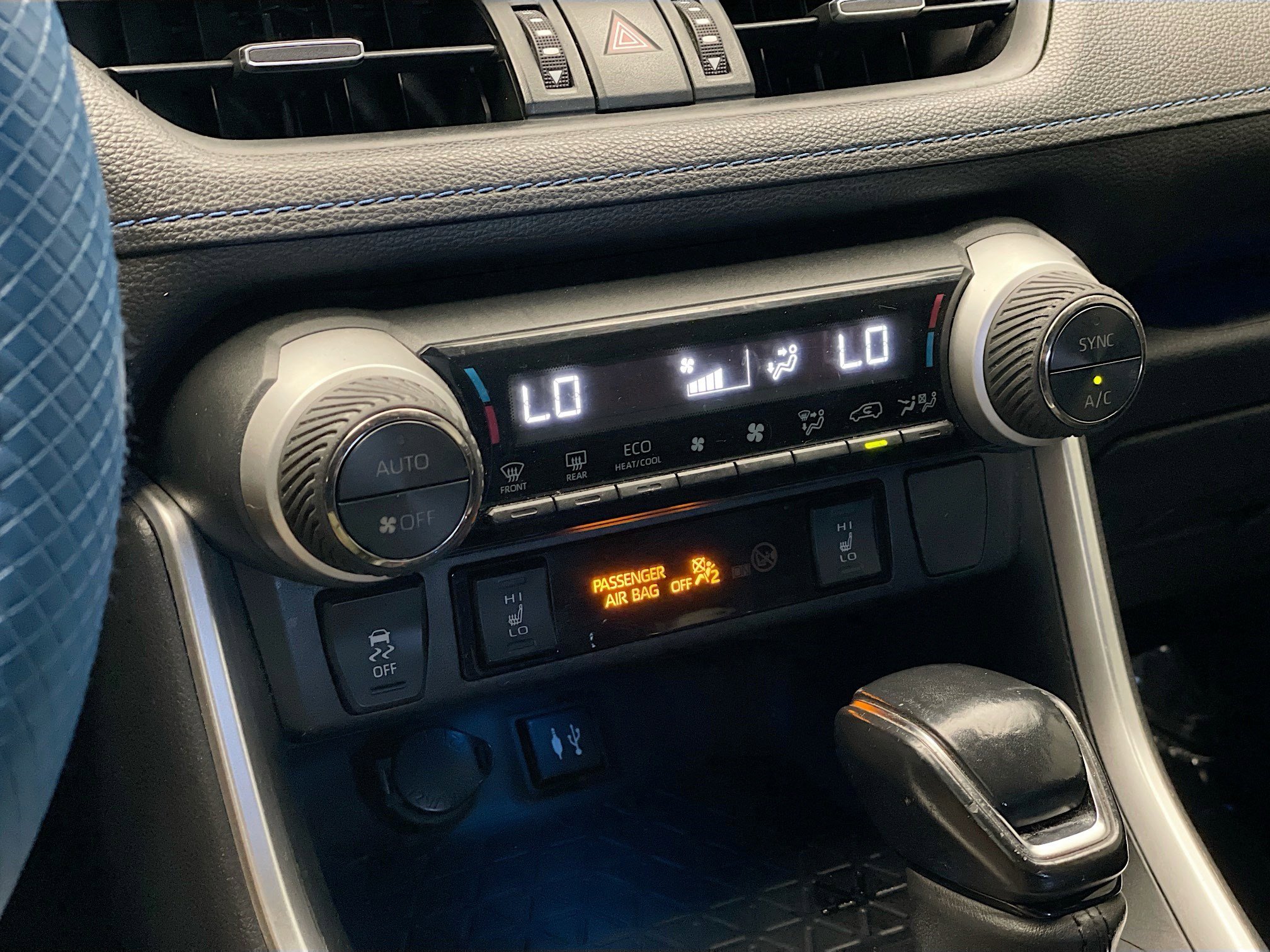 Used 2019 Toyota RAV4 XSE w/ Carpet Mat Package image 11