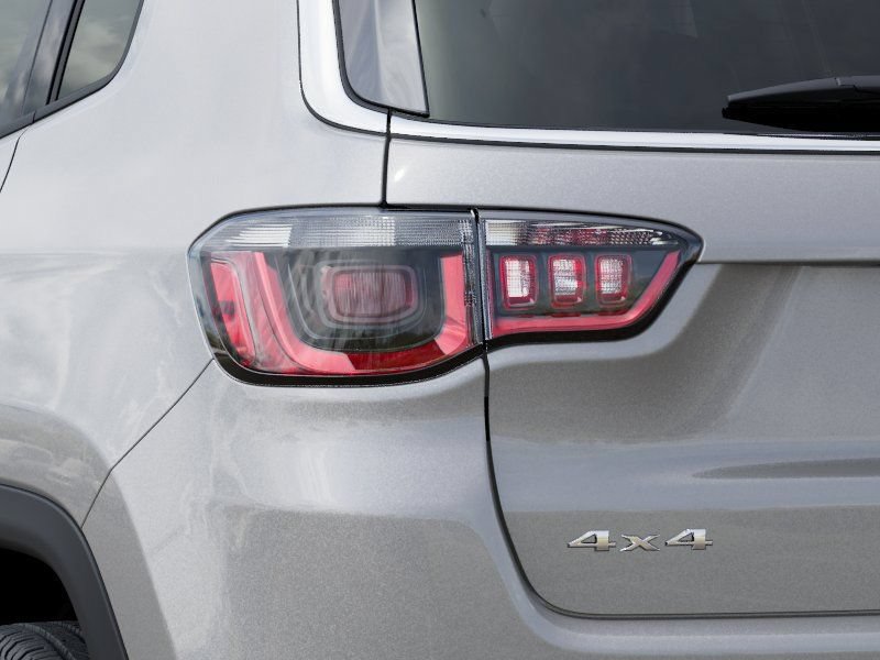 Used 2026 Jeep Compass Limited AWD/4WD image 9