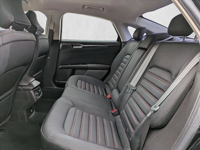 Used 2016 Ford Fusion SE image 18