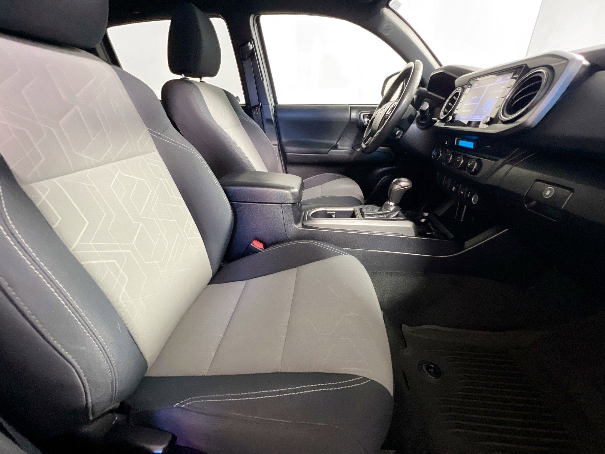 Used 2021 Toyota Tacoma TRD Off-Road image 31