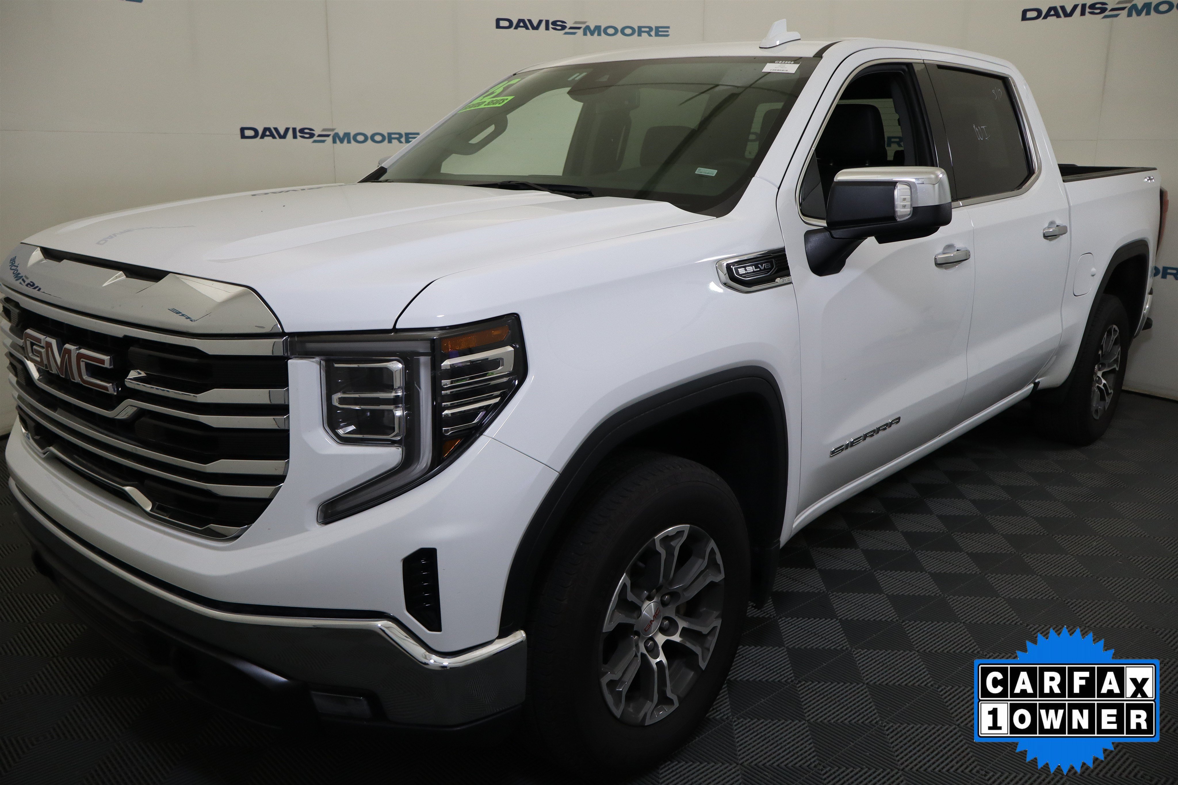 Used 2025 GMC Sierra 1500 SLT AWD/4WD image 12