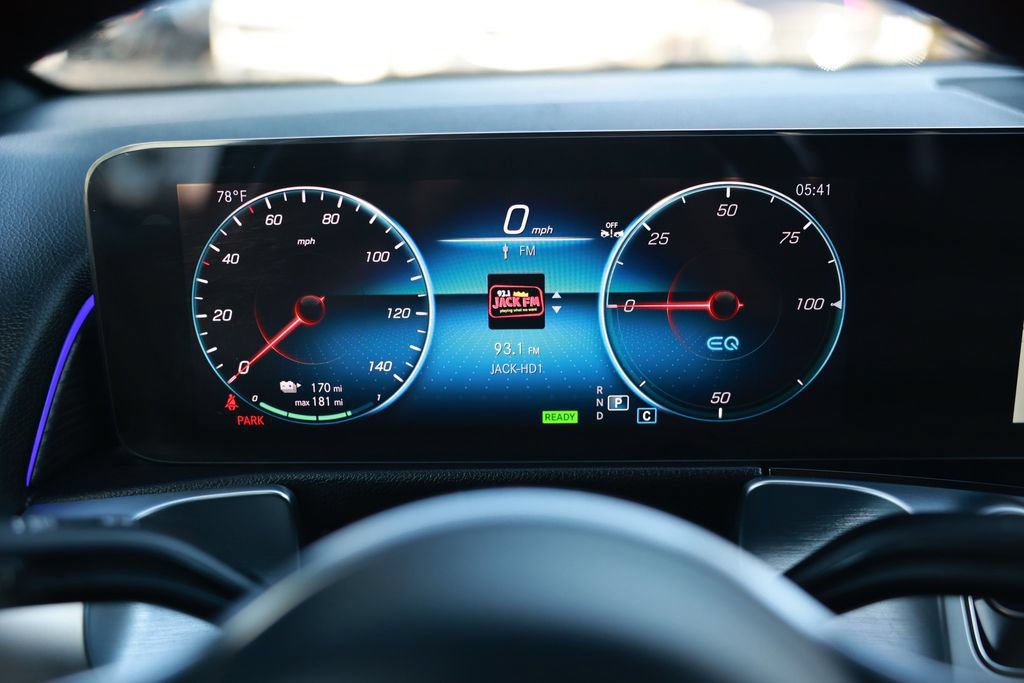Used 2023 Mercedes-Benz EQB 300 4MATIC w/ Exclusive Package image 19