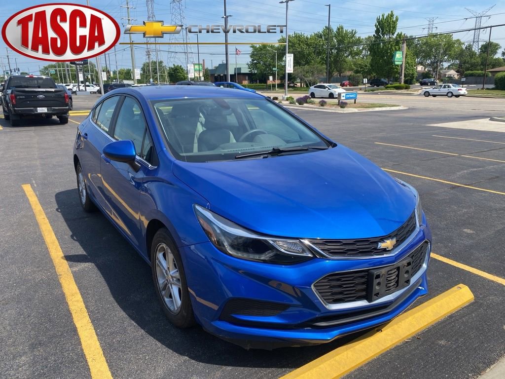 Used 2017 Chevrolet Cruze LT w/ Convenience Package FWD image 1