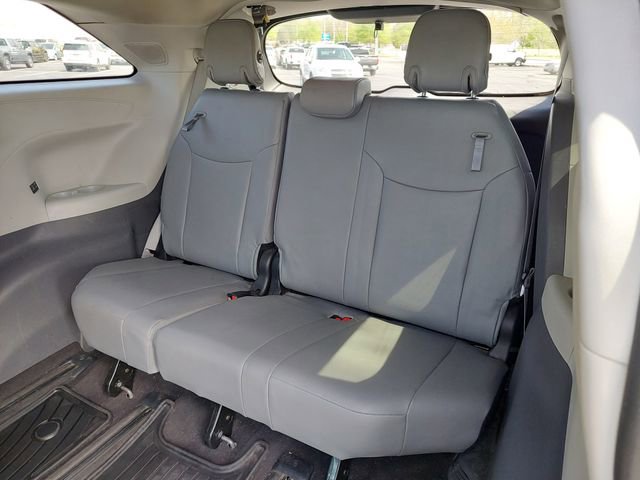 Used 2024 Toyota Sienna XLE w/ XLE Plus Package image 26