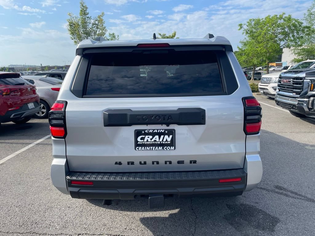 Used 2025 Toyota 4Runner SR5 AWD/4WD image 6