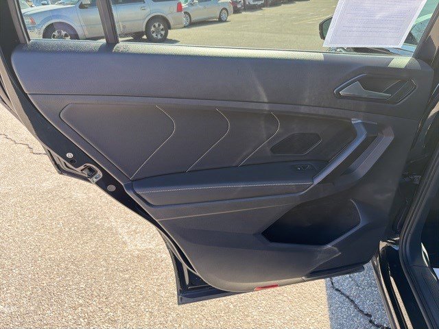 Used 2022 Volkswagen Tiguan SE image 12