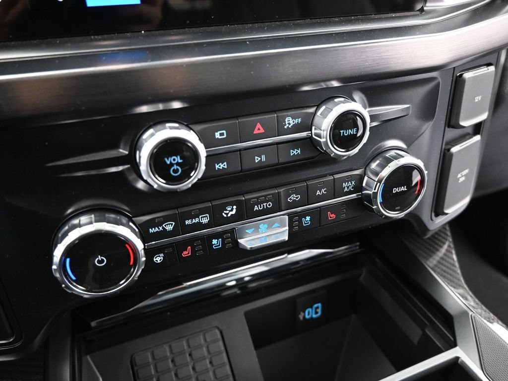 New 2026 Ford F250 Lariat w/ Black Appearance Package AWD/4WD image 17