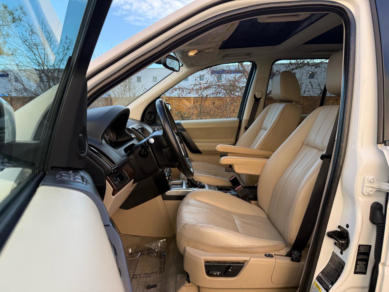 Used 2013 Land Rover LR2 image 14