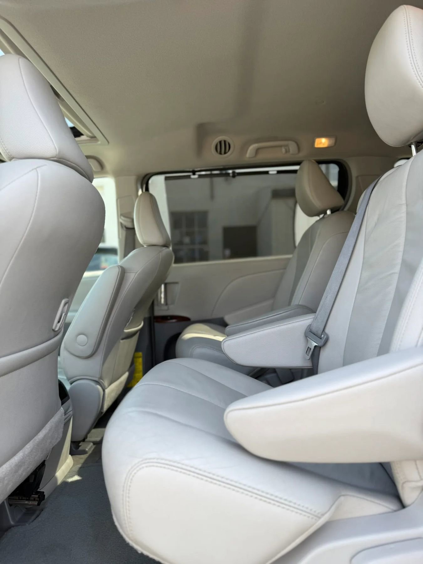 Used 2012 Toyota Sienna XLE FWD image 26