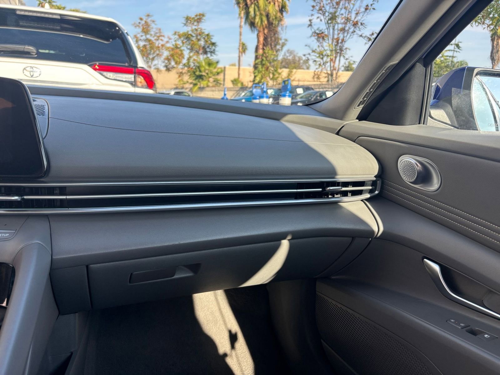 Used 2025 Hyundai Elantra SEL image 35