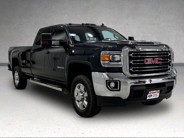 Used 2018 GMC Sierra 3500 SLE w/ SLE Preferred Package AWD/4WD image 4