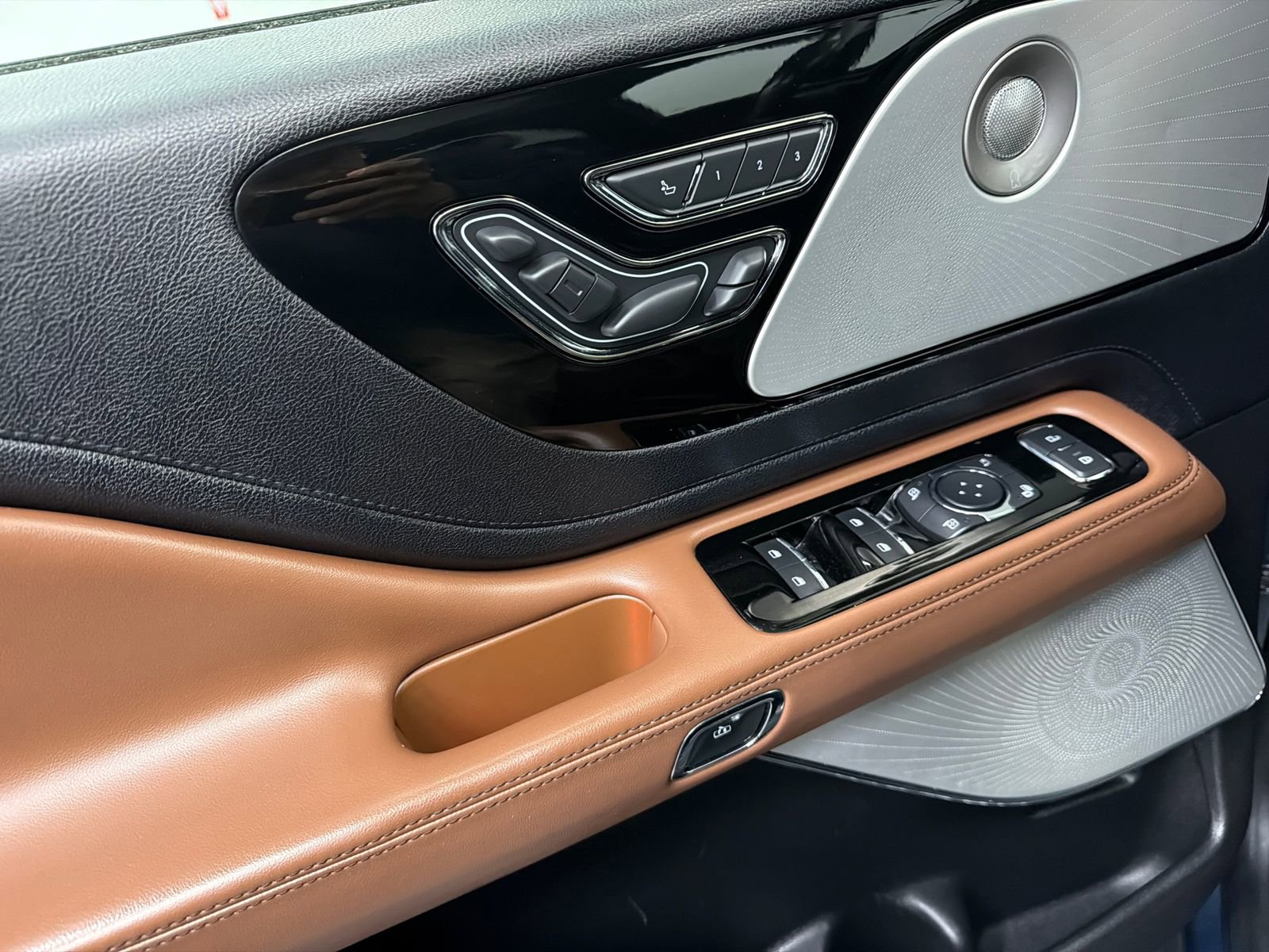 Used 2020 Lincoln Aviator Reserve AWD/4WD image 37