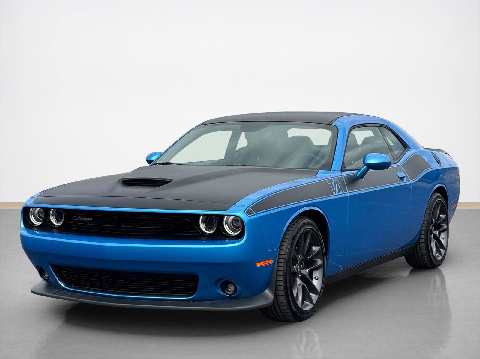 Used 2023 Dodge Challenger R/T w/ T/A Package image 3