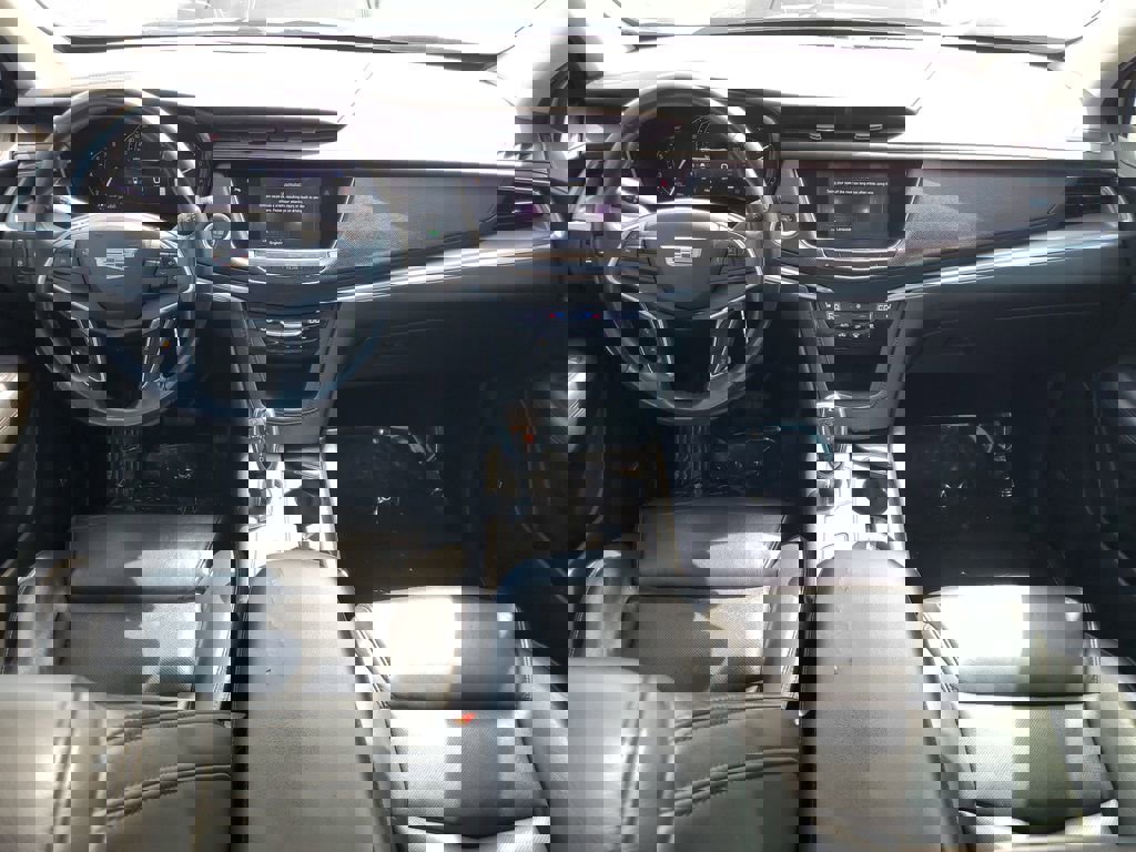 Used 2017 Cadillac XT5 Luxury w/ Driver Awareness Package FWD image 14