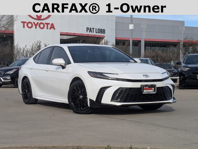 Used 2025 Toyota Camry SE image 2