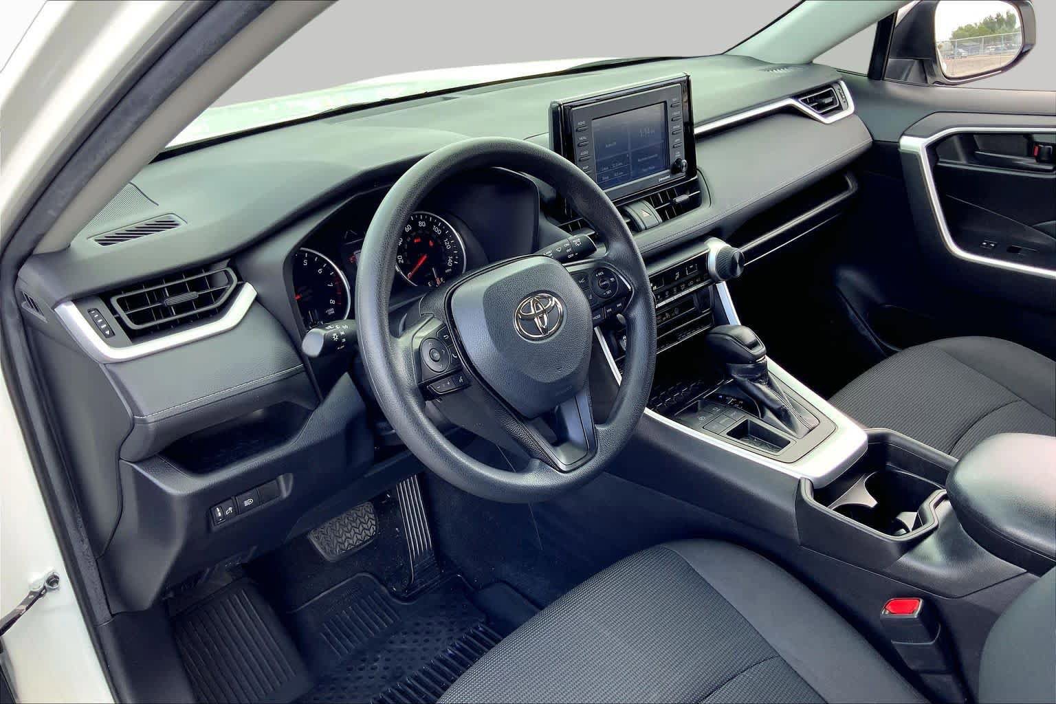 Used 2021 Toyota RAV4 LE FWD image 17