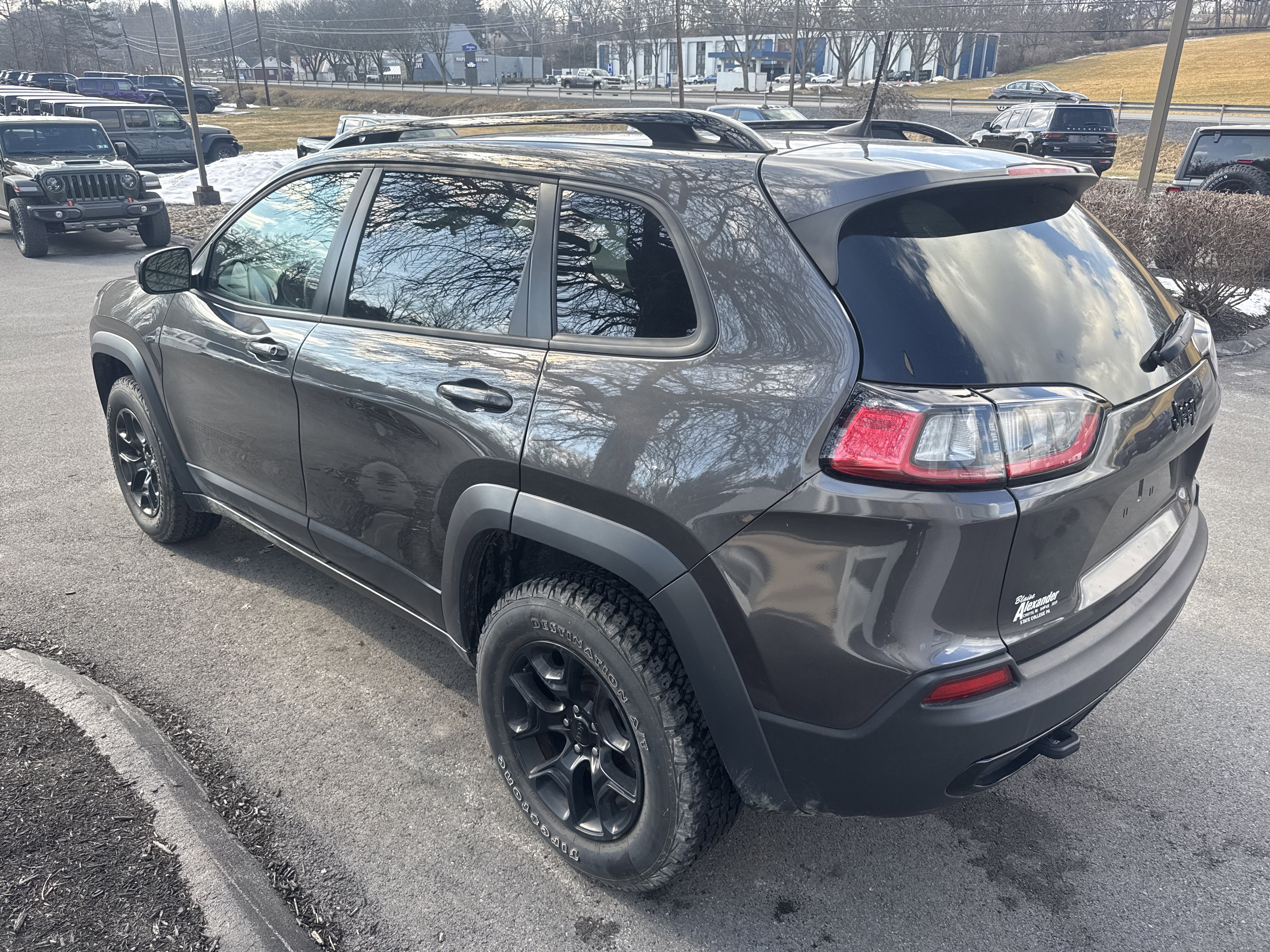 Used 2022 Jeep Cherokee Latitude w/ Sun & Sound Group AWD/4WD image 6