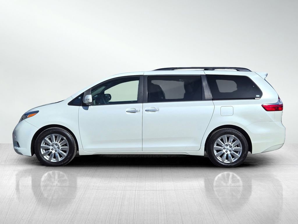 Used 2017 Toyota Sienna Limited image 7