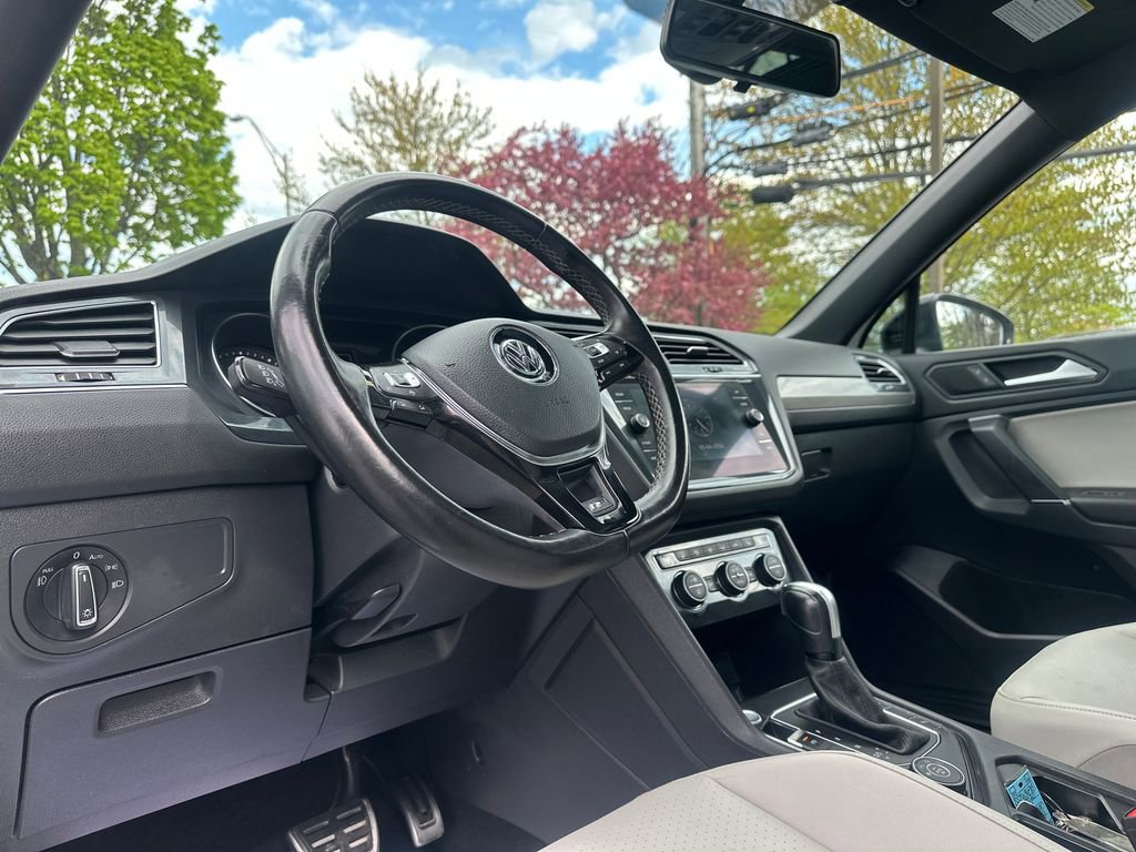 Certified 2020 Volkswagen Tiguan SE R-Line AWD/4WD image 6
