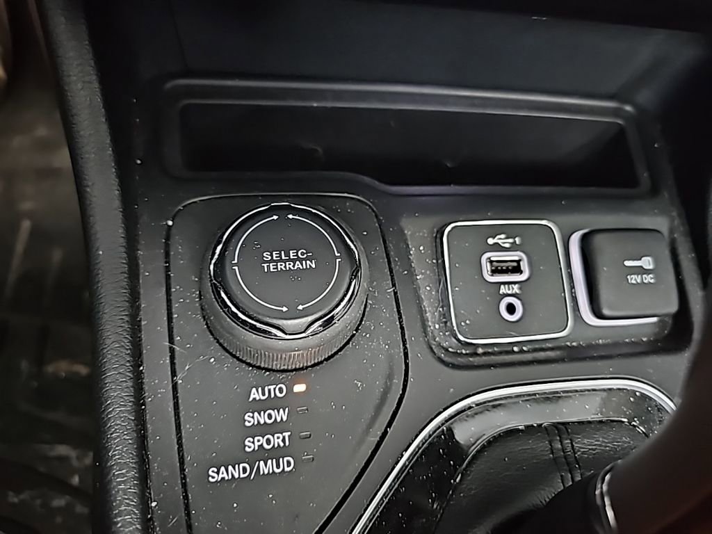 Used 2020 Jeep Cherokee Limited w/ Luxury Group image 13